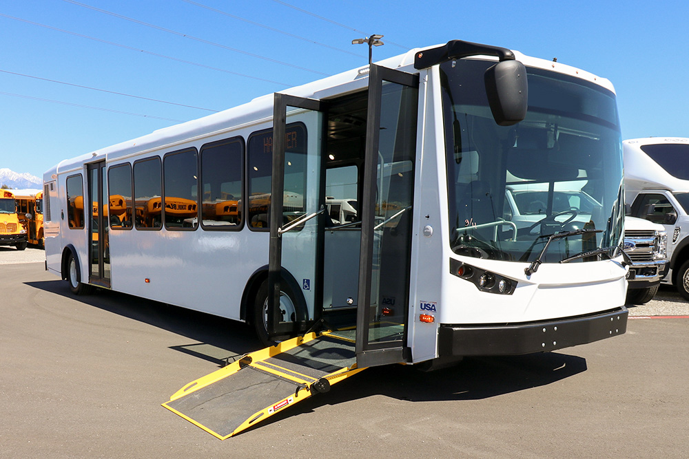 A white Starcraft Allstar 25 bus parked in a parking lot.