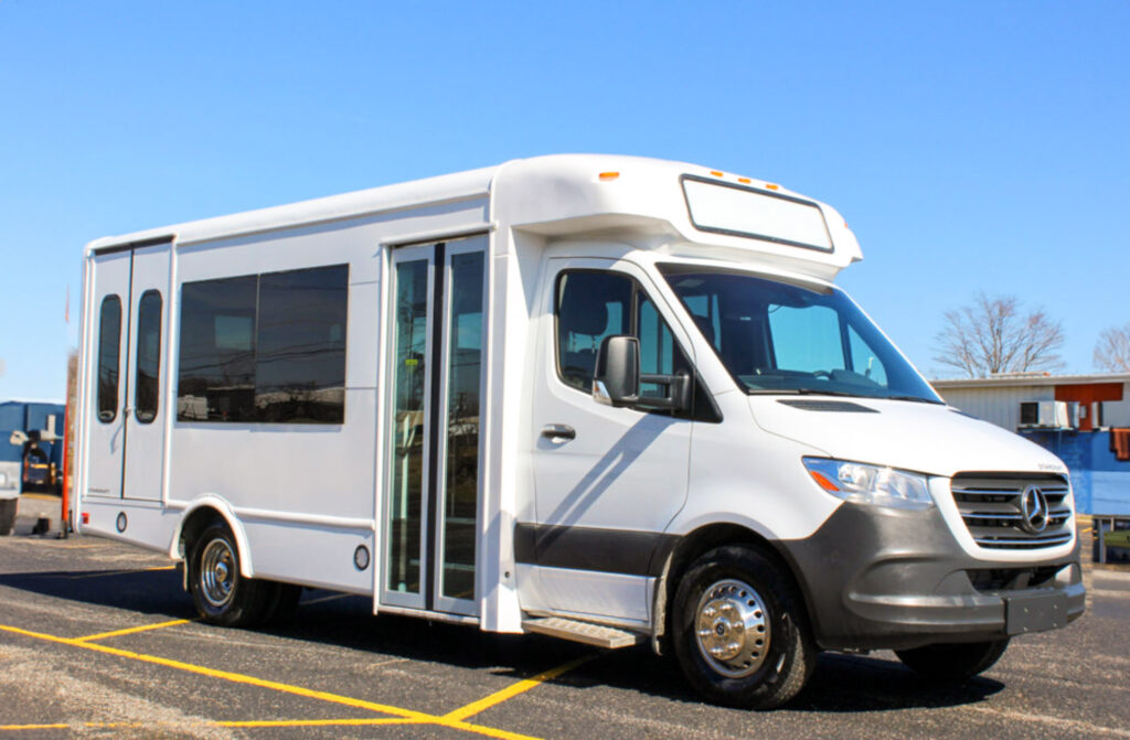 A starcraft starlite 24 white mini bus